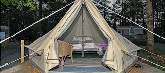Enchanting 1-bedroom Yurt Tent in a campground, in peaceful Lake Luzerne getaway
