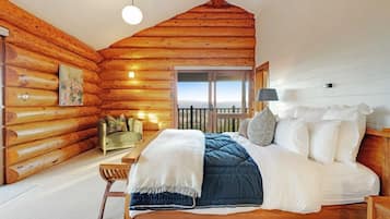 3 bedrooms, desk, iron/ironing board, WiFi