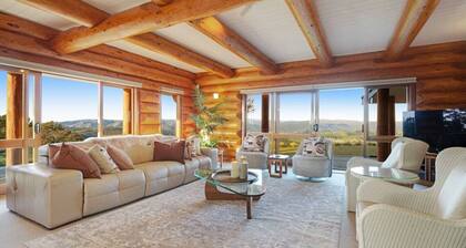 Hunua Heights Retreat with Great Views, Deck & BBQ