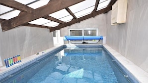 An indoor swimming pool with a tiled floor and a wooden ceiling structure. - 3 Bed in Exeter (oc-harri) (Talaton)