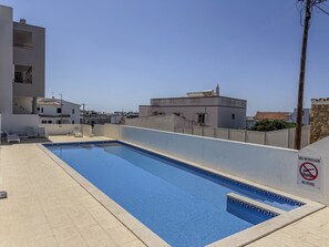 حمام سباحة