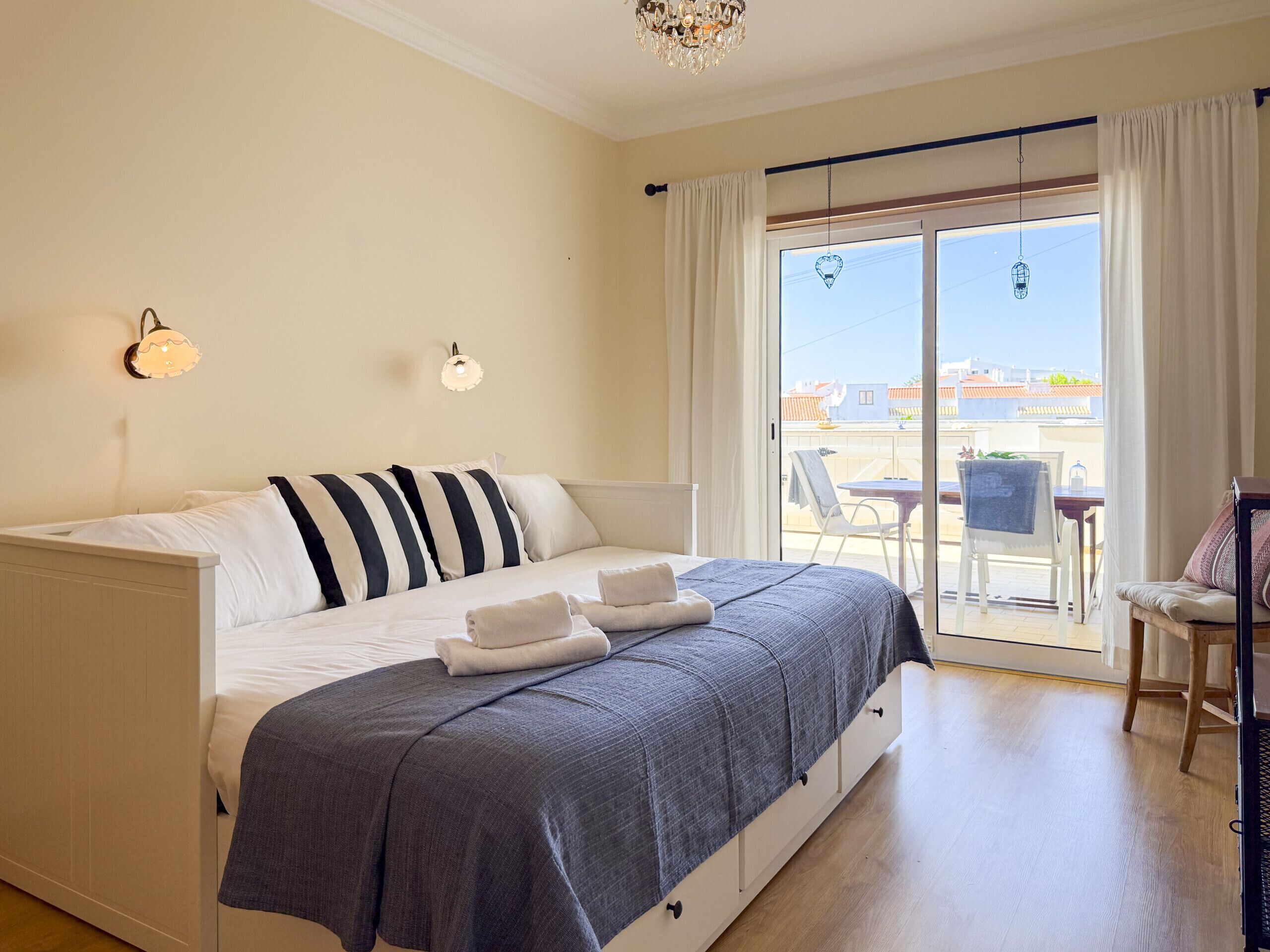2 bedrooms, iron/ironing board, free WiFi, bed sheets