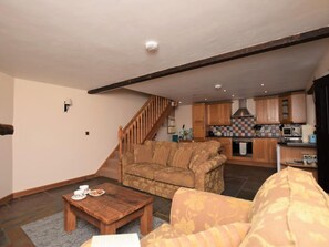 TV, fireplace - 2 Bed in Beaworthy (oc-hifox) (Shebbear)