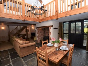 Open plan lounge/kitchen/ diner with access to rear enclosed patio - 1 Bed in Beaworthy (oc-hihid) (Shebbear)