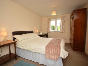Travel cot, free WiFi - 3 Bed in Bristol (oc-ivytt) (Keynsham)
