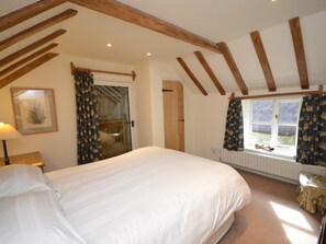 Travel cot, free WiFi, bed sheets - 2 Bed in Umberleigh (oc-lcobb) (Chittlehampton)