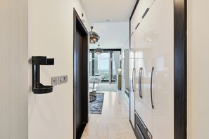 Apartment, Balkon, Stadtblick | Innenbereich