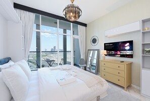 Apartment, Balkon, Stadtblick | Bügeleisen/Bügelbrett, kostenloses WLAN