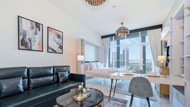 Apartamento, sacada, vista para a cidade | Área de estar