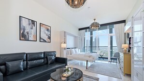 Apartamento, sacada, vista para a cidade | Área de estar