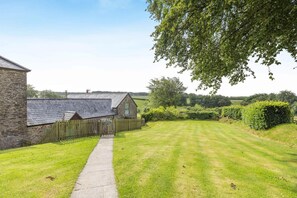 Property grounds - 1 Bed in Taunton (oc-oldli) (Wiveliscombe)