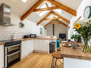 Microwave, oven, dishwasher, high chair - 6 Bed in Bude (oc-oldfa) (Marhamchurch)