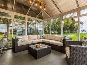 TV, fireplace - 6 Bed in Bude (oc-oldfa) (Marhamchurch)