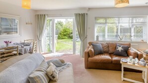 TV - 2 Bed in Barnstaple (oc-oldma) (Landkey)