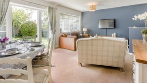 TV - 2 Bed in Barnstaple (oc-oldma) (Landkey)