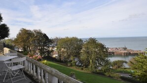 Outdoor dining - 2 Bed in Ilfracombe (oc-oedge) (Ilfracombe)