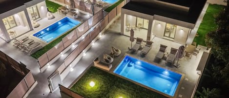 3 outdoor pools