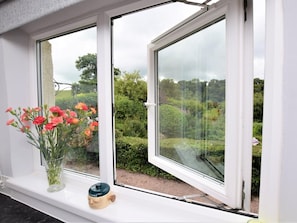Interior - 2 Bed in Tiverton (oc-shayn) (Shillingford)
