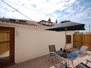 Outdoor dining - 1 Bed in Kingskerswell (oc-thpad) (Kingskerswell)