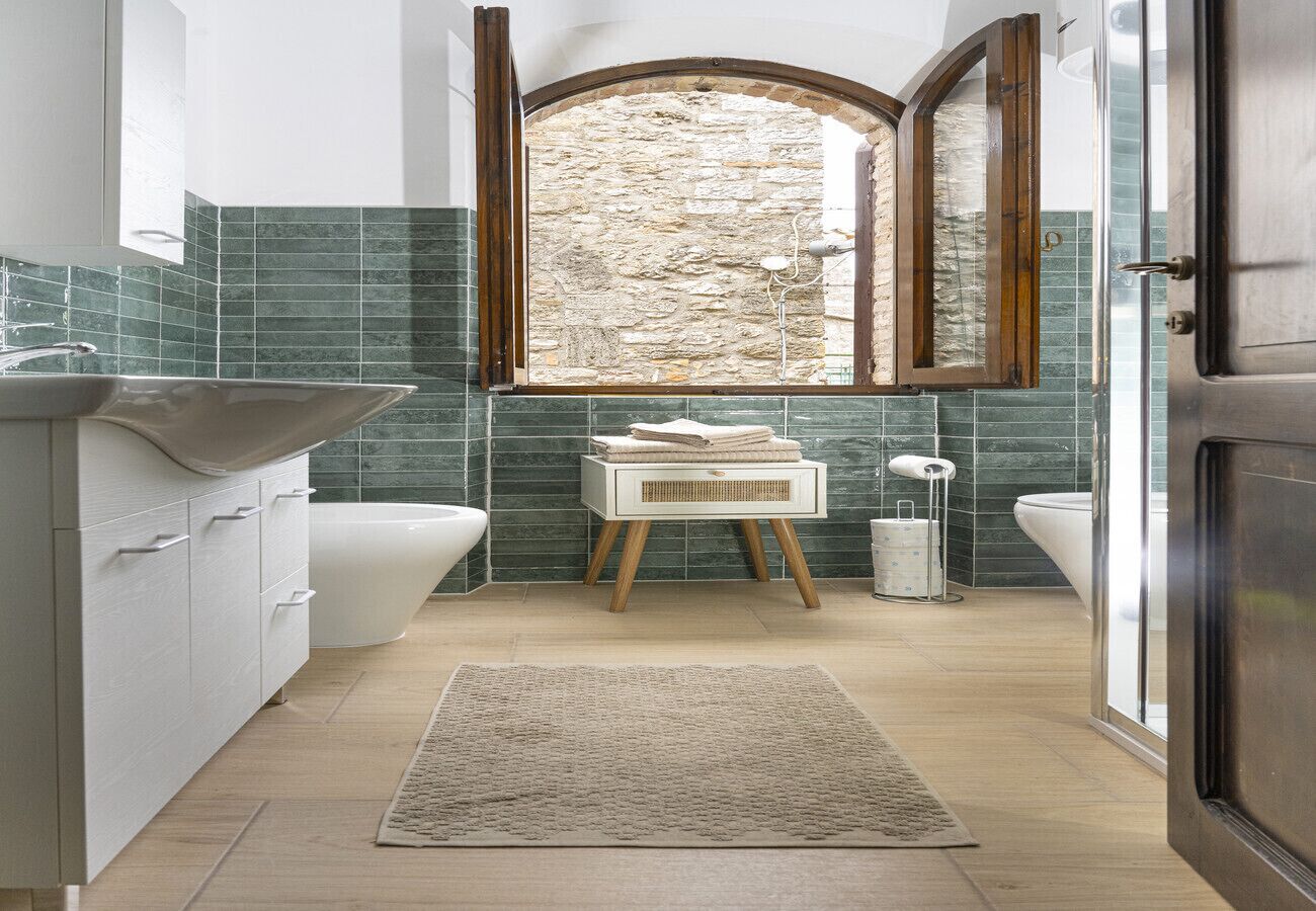 Doccia, asciugacapelli, bidet, asciugamani