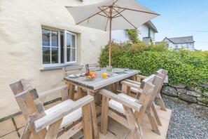 Outdoor dining - 3 Bed in The Lizard (oc-treno) (Lizard)