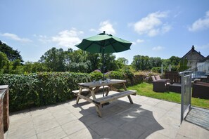 Outdoor dining - 3 Bed in Padstow (oc-treba) (Saint Merryn)