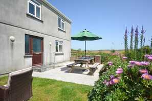 Outdoor dining - 3 Bed in Padstow (oc-treba) (Saint Merryn)