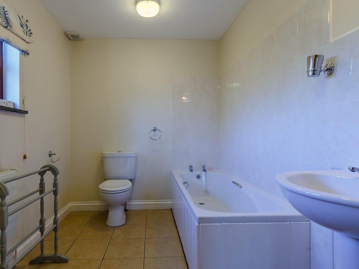 A bathroom with a toilet, bathtub, and sink.