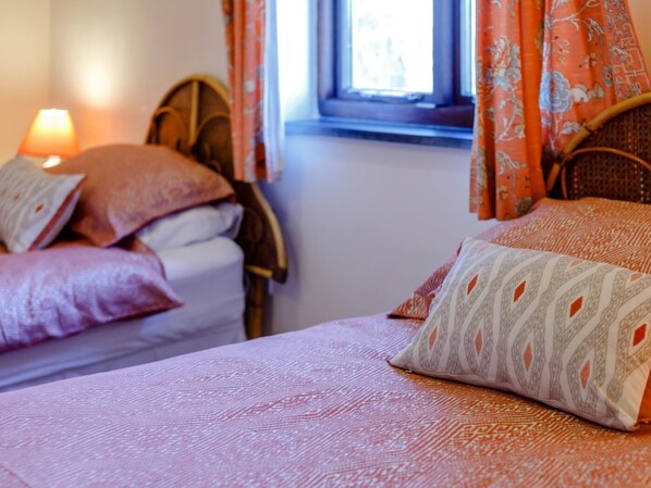 Room - 2 Bed in Helston (oc-trwro) (Coverack)
