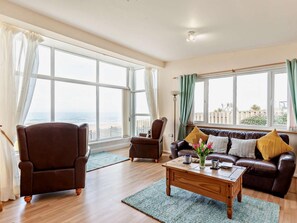 TV - 3 Bed in Hayle (oc-villa) (Phillack)
