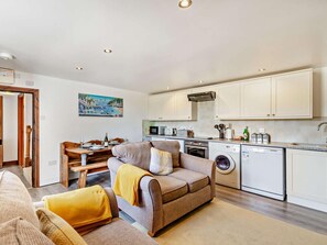 TV, fireplace - 2 Bed in Okehampton (oc-wayto) (Inwardleigh)