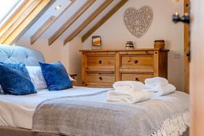 Iron/ironing board, travel crib, WiFi (free), bed sheets - 3 Bed in Bude (oc-woott) (Poundstock)