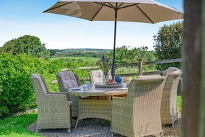 Outdoor dining - 3 Bed in Bude (oc-woott) (Poundstock)