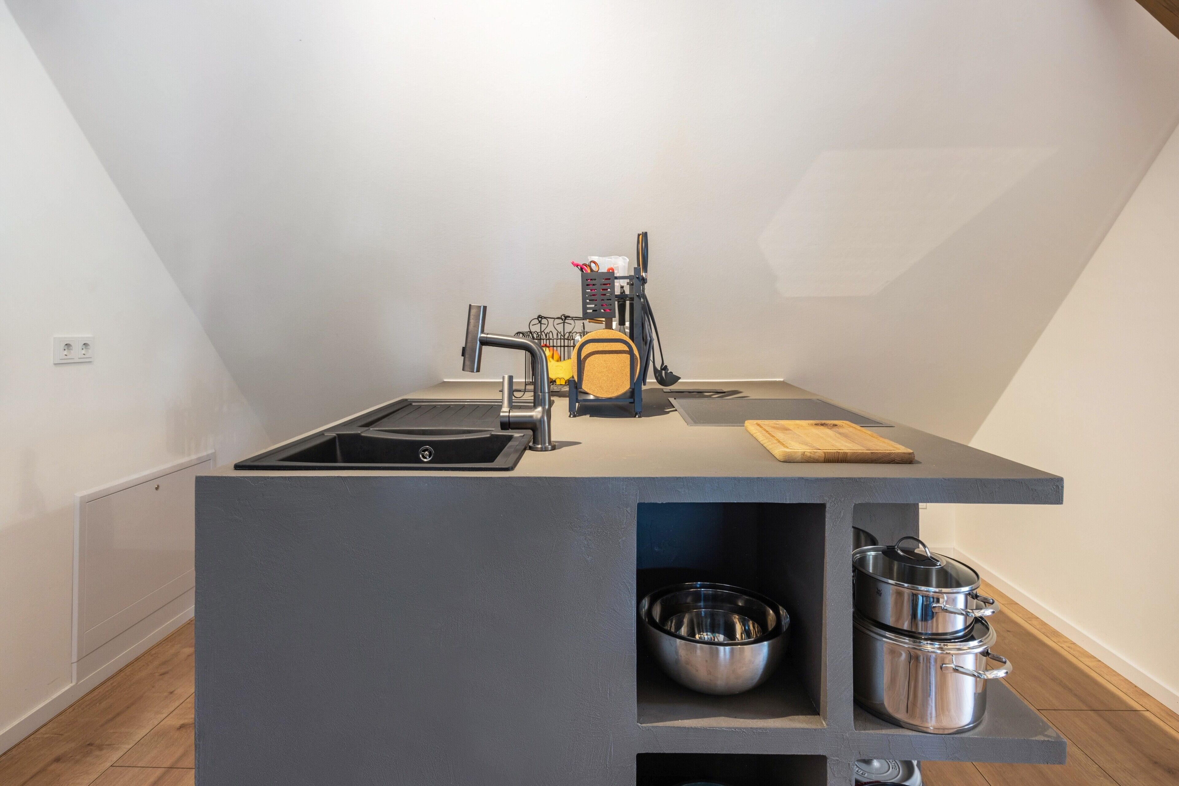 Kühlschrank, Herdplatte, Wasserkocher, Toaster