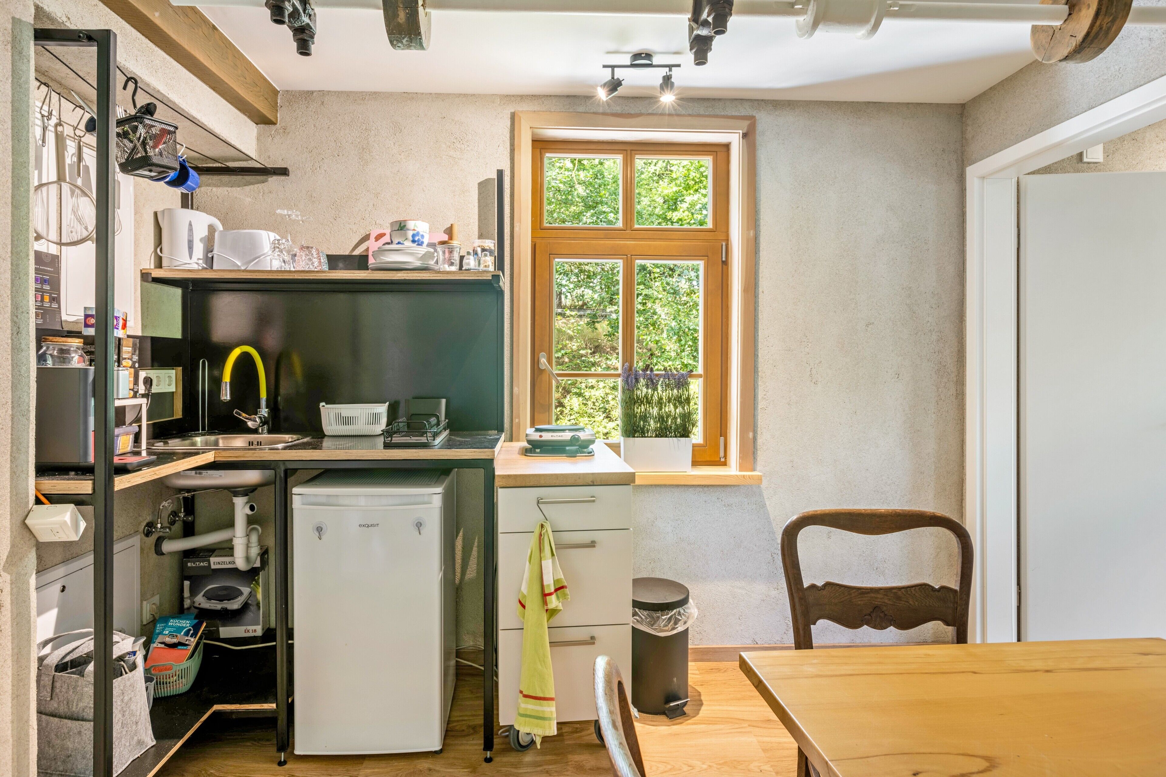 Fridge, stovetop, electric kettle, toaster