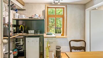 Fridge, stovetop, electric kettle, toaster