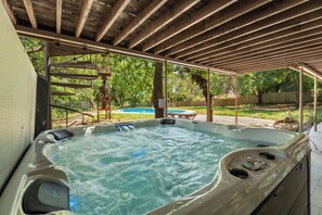 Terrace/patio - 6BR sleeping 14 with a hot tub — built for teams and big groups. #MD (Oklahoma)
