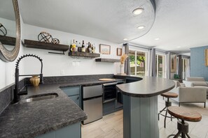 Private kitchen - 6BR sleeping 14 with a hot tub — built for teams and big groups. #MD (Oklahoma)