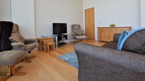 TV - 2 Bed in Bideford (oc-tcseren) (Westward Ho!)