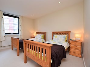Travel cot, free WiFi, bed sheets - 2 Bed in Bideford (oc-tcseren) (Westward Ho!)