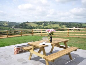Outdoor dining - 5 Bed in Bideford (oc-telod) (Bideford)