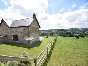 Property grounds - 5 Bed in Bideford (oc-telod) (Bideford)