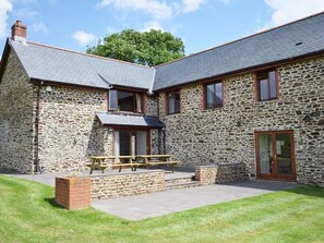 Exterior - 5 Bed in Bideford (oc-telod) (Bideford)