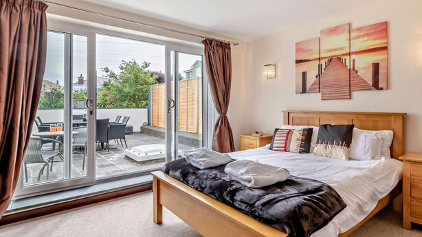 Unclassified image, 1 of 18, button - 3 Bed in Ilfracombe (oc-haywd) (Ilfracombe)