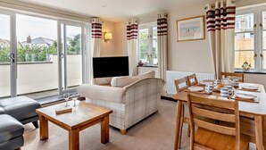 Unclassified image, 3 of 18, button - 3 Bed in Ilfracombe (oc-haywd) (Ilfracombe)