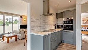 Unclassified image, 5 of 18, button - 3 Bed in Ilfracombe (oc-haywd) (Ilfracombe)