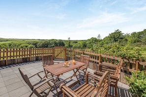 Outdoor dining - 3 Bed in Bideford (oc-05171) (Woolfardisworthy)