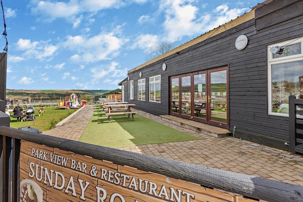 Outdoor dining - 2 Bed in Bristol (oc-05135) (Chew Magna)