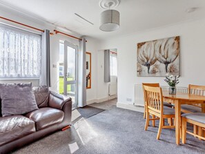 TV - 2 Bed in Bristol (oc-05135) (Chew Magna)