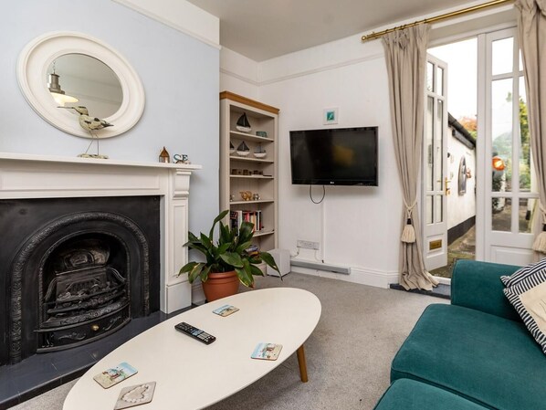 Living area - 4 Bed in Bideford (oc-incot) (Instow)